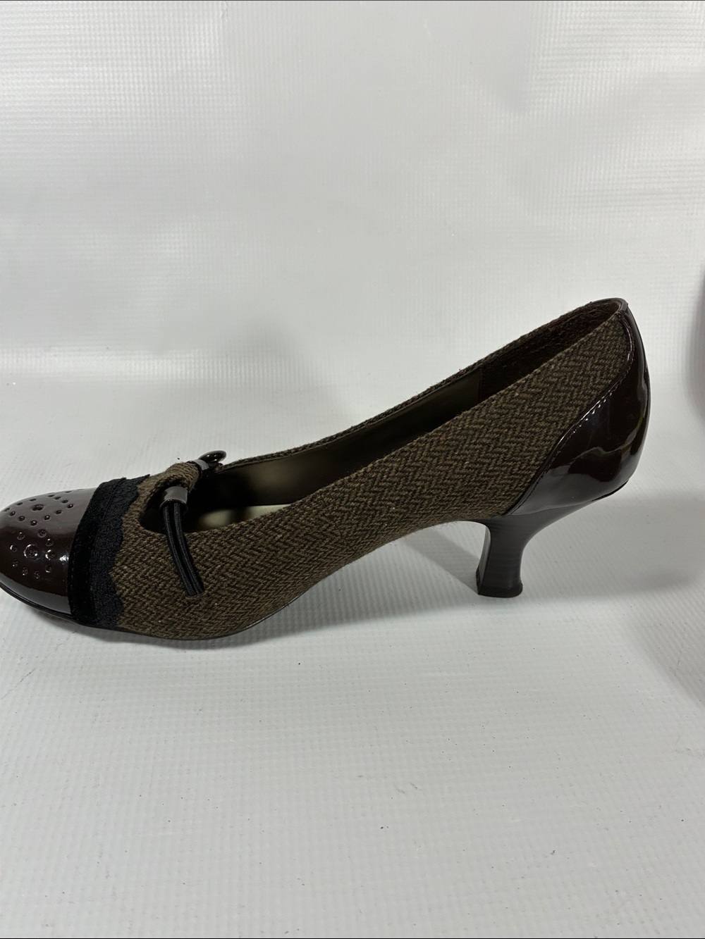 Relativity Brown Tweed Mid-Heel Pumps with Patent Brown Toe - Picture 7 of 16
